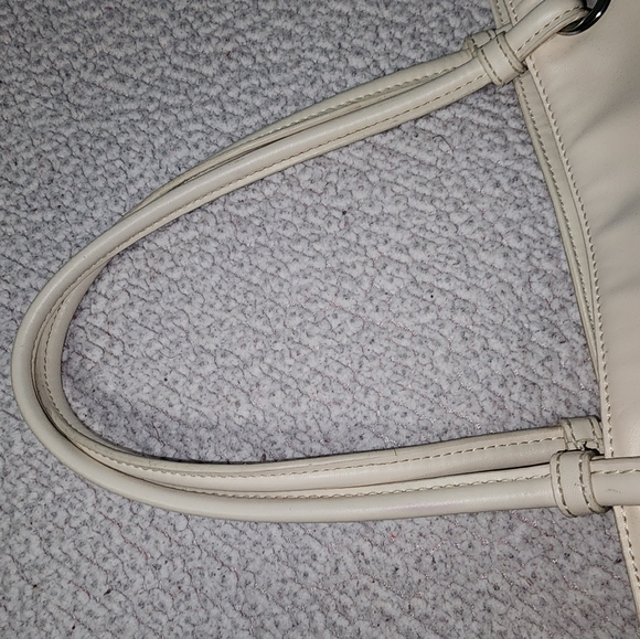 Love Moschino NWOT Gorgeous 😍❤️ Cream Leather Designer Purse - Picture 2 of 16